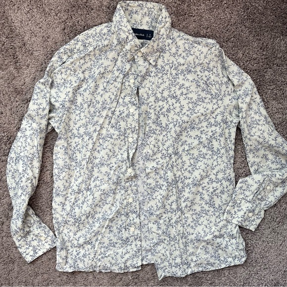 Abercrombie & Fitch Blue Floral Button Down Shirt Women’s Size Small - Picture 2 of 4